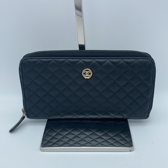 CHANEL CC QUILTED DIAMOND BLACK LAMBSKIN ZIPPY WALLET - Picture 1 of 15